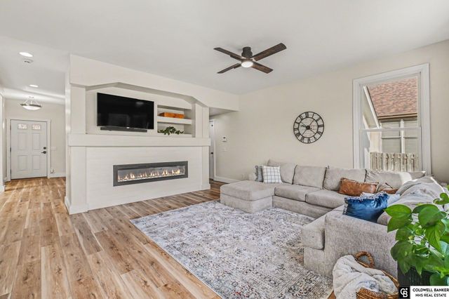 9801 S 28th Avenue, Bellevue, NE 68123