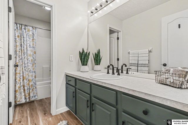 9801 S 28th Avenue, Bellevue, NE 68123