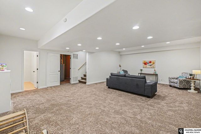 9801 S 28th Avenue, Bellevue, NE 68123