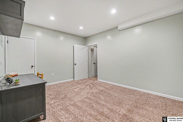 9801 S 28th Avenue, Bellevue, NE 68123