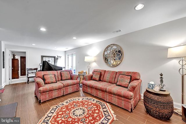 6200 HANOVER AVE, Springfield, VA 22150