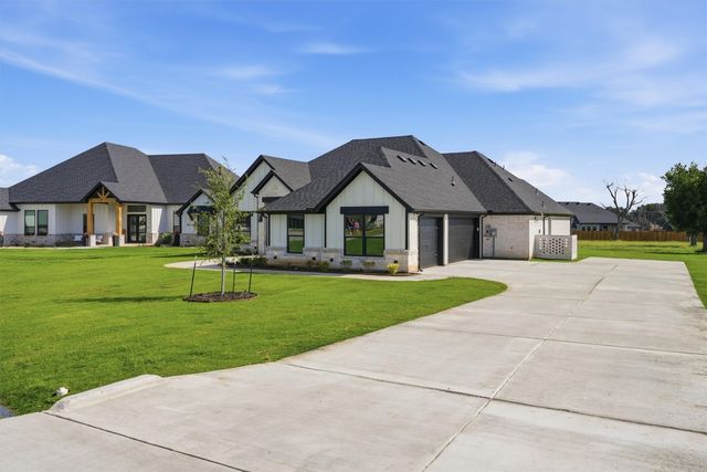 104 Hazlewood Court, Granbury, TX 76049