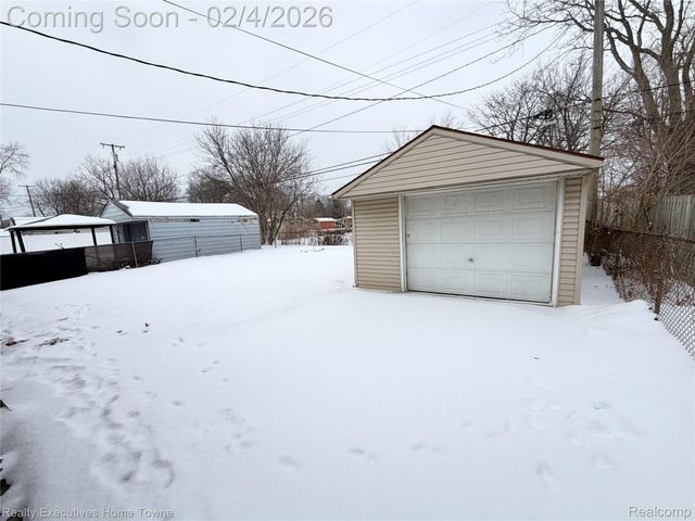 18305 Marquette Street, Roseville, MI 48066