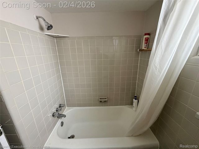 18305 Marquette Street, Roseville, MI 48066