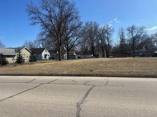 926 N Marshall Avenue, Litchfield, MN 55355