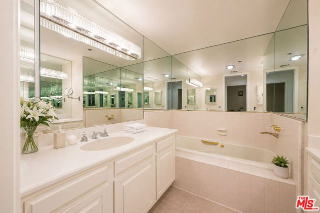 10550 Wilshire Boulevard 1001, Los Angeles, CA 90024