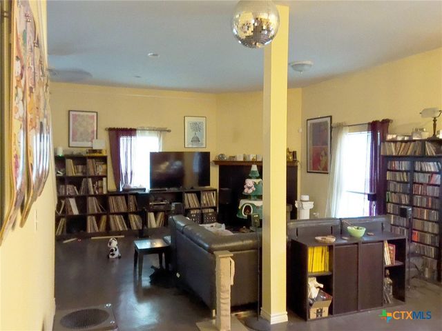 618 Pecos Street, Lockhart, TX 78644