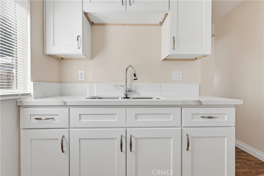 Image 11 of property listing at 1033 E 57th, Los Angeles, CA 90011