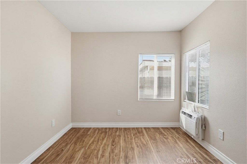 Image 18 of property listing at 1033 E 57th, Los Angeles, CA 90011