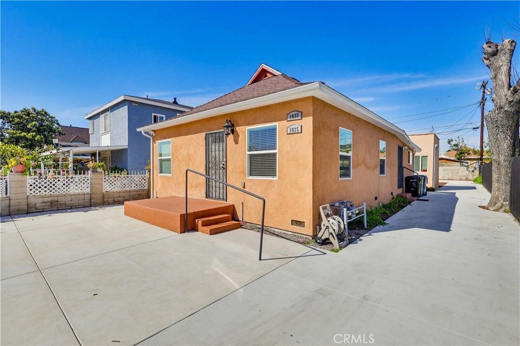 Image 2 of property listing at 1033 E 57th, Los Angeles, CA 90011