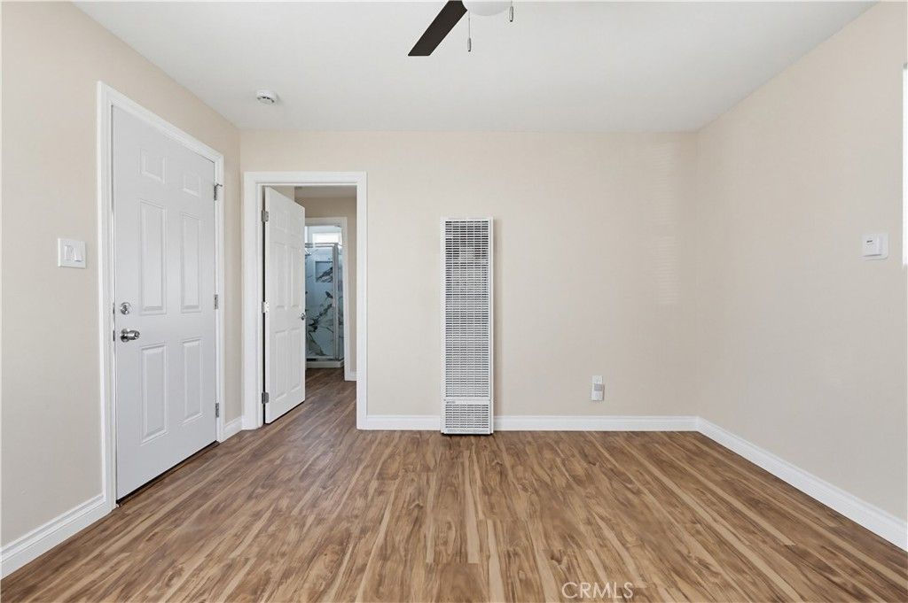 Image 21 of property listing at 1033 E 57th, Los Angeles, CA 90011