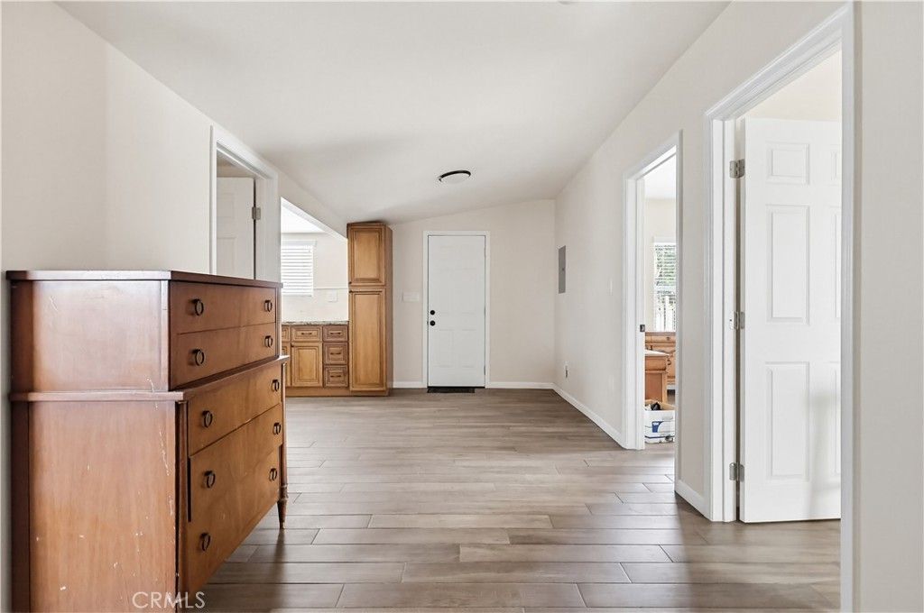 Image 28 of property listing at 1033 E 57th, Los Angeles, CA 90011