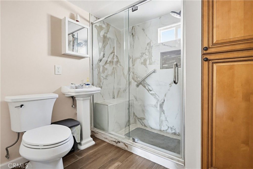 Image 31 of property listing at 1033 E 57th, Los Angeles, CA 90011