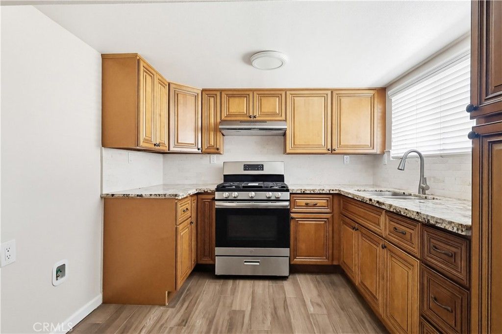 Image 34 of property listing at 1033 E 57th, Los Angeles, CA 90011