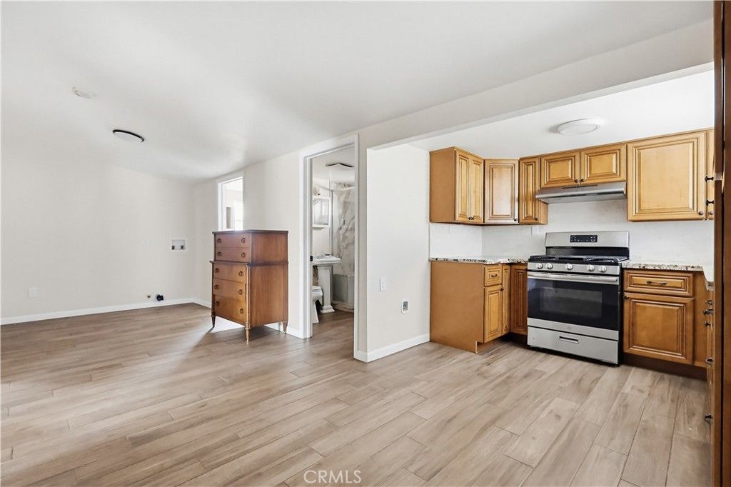 Image 36 of property listing at 1033 E 57th, Los Angeles, CA 90011