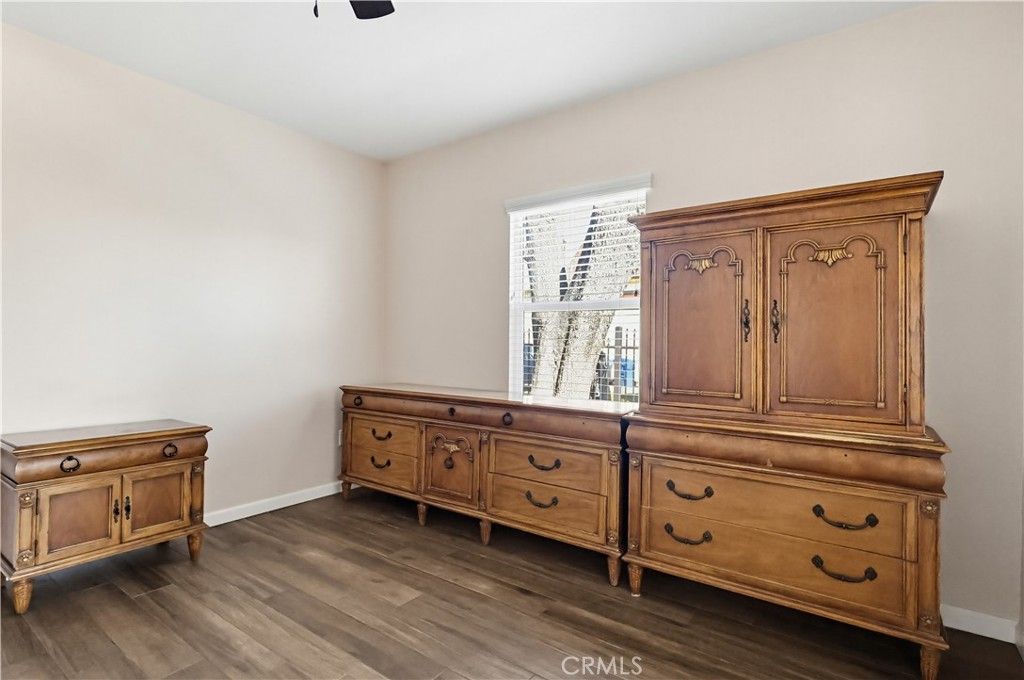 Image 41 of property listing at 1033 E 57th, Los Angeles, CA 90011