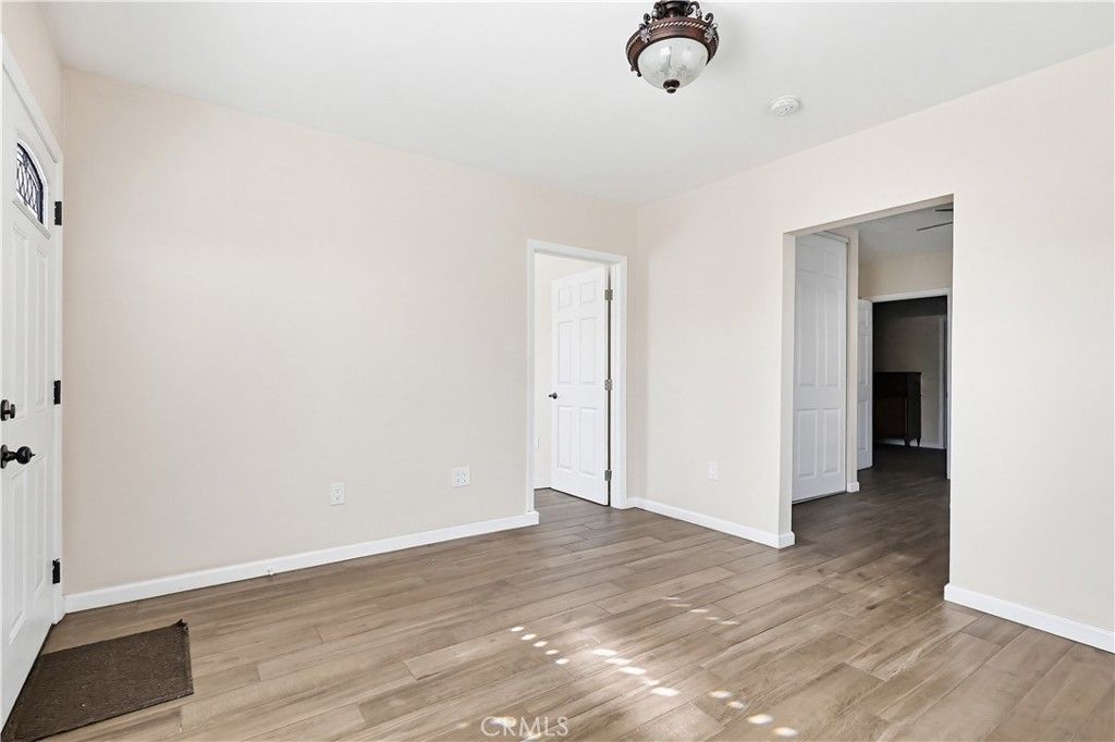 Image 43 of property listing at 1033 E 57th, Los Angeles, CA 90011