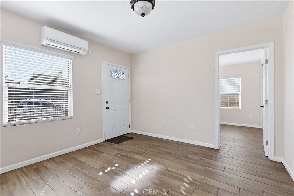 Image 48 of property listing at 1033 E 57th, Los Angeles, CA 90011