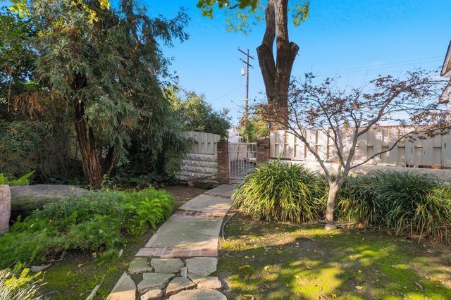 260 E Merritt Avenue, Tulare, CA 93274