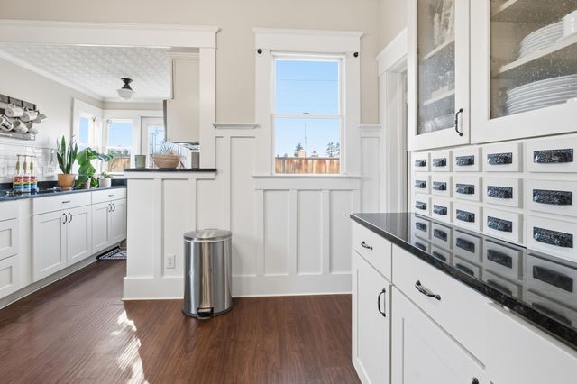 260 E Merritt Avenue, Tulare, CA 93274