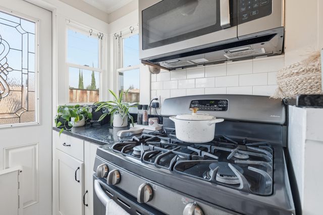 260 E Merritt Avenue, Tulare, CA 93274