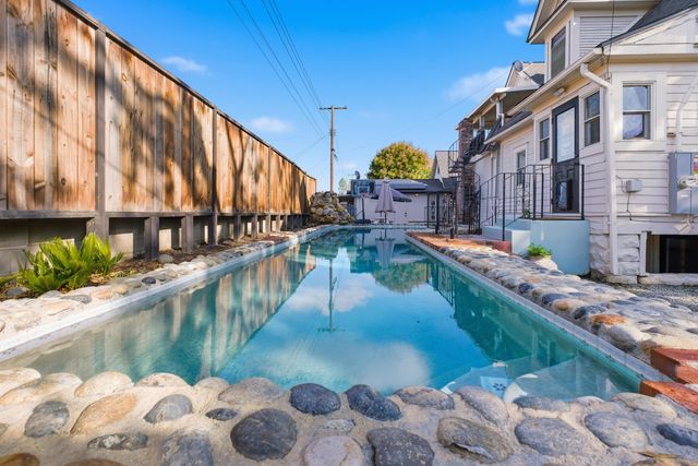 260 E Merritt Avenue, Tulare, CA 93274