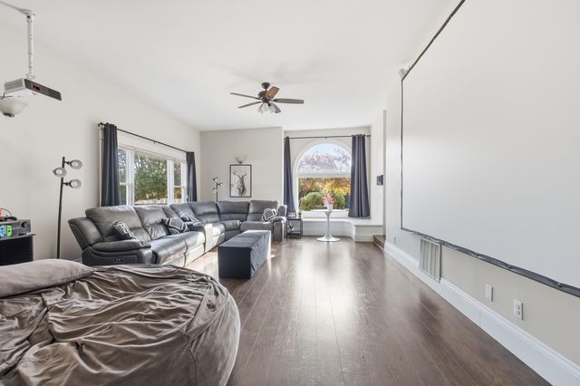 260 E Merritt Avenue, Tulare, CA 93274