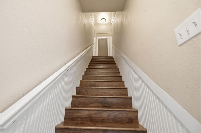 260 E Merritt Avenue, Tulare, CA 93274