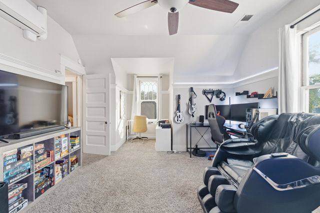 260 E Merritt Avenue, Tulare, CA 93274