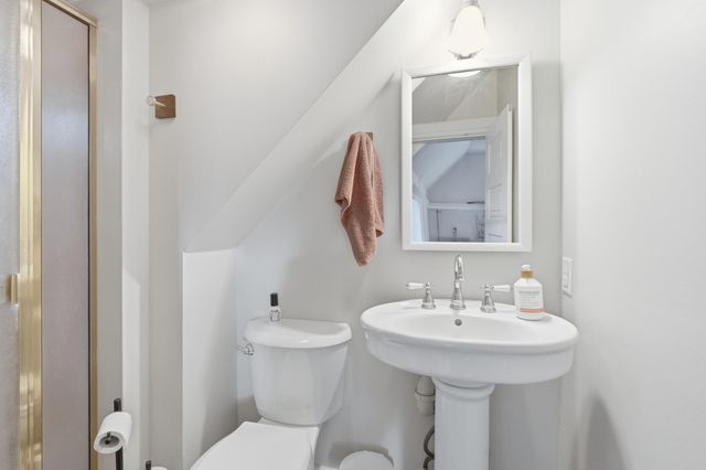 260 E Merritt Avenue, Tulare, CA 93274