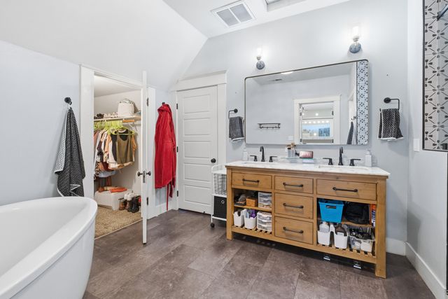 260 E Merritt Avenue, Tulare, CA 93274