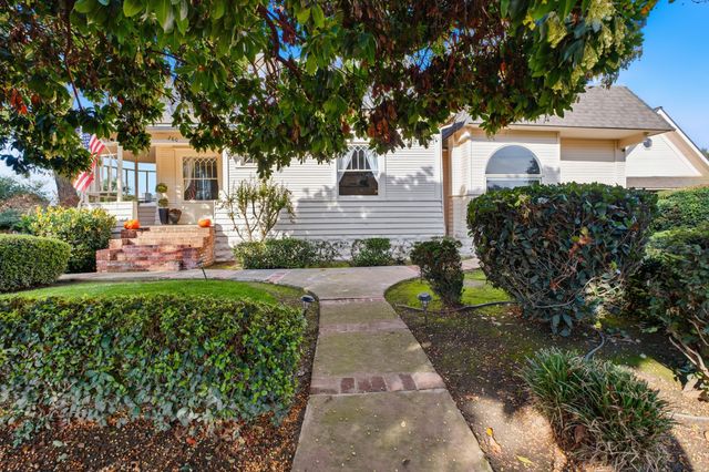 260 E Merritt Avenue, Tulare, CA 93274