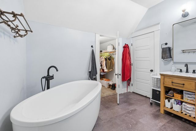 260 E Merritt Avenue, Tulare, CA 93274