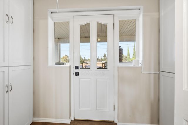 260 E Merritt Avenue, Tulare, CA 93274