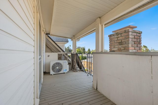 260 E Merritt Avenue, Tulare, CA 93274