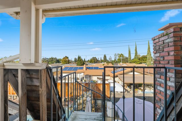 260 E Merritt Avenue, Tulare, CA 93274