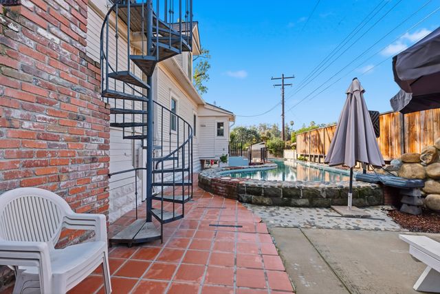 260 E Merritt Avenue, Tulare, CA 93274