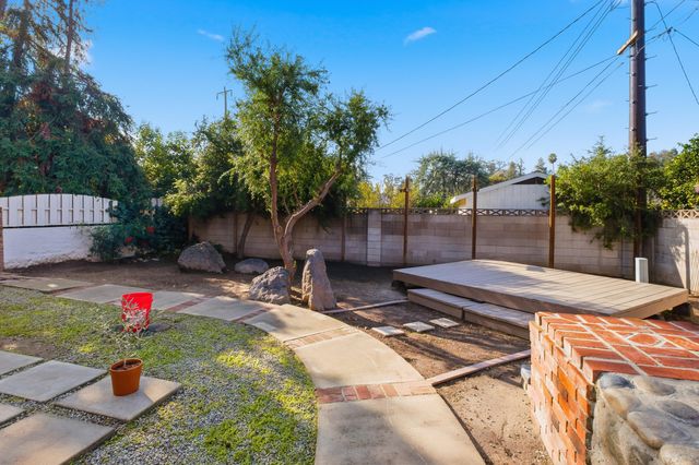 260 E Merritt Avenue, Tulare, CA 93274