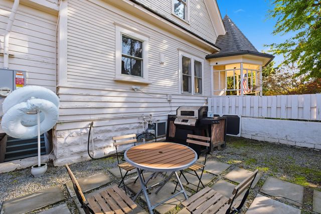 260 E Merritt Avenue, Tulare, CA 93274