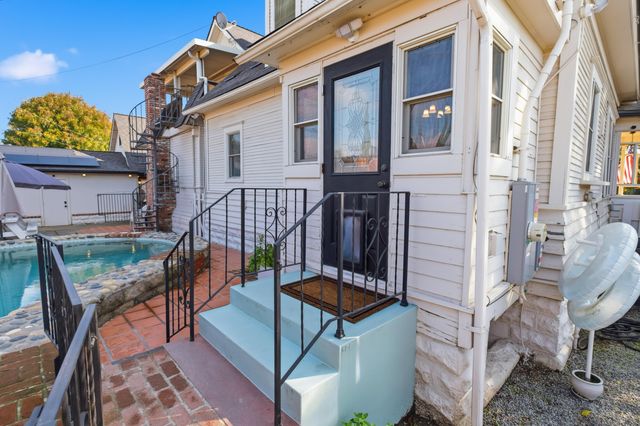 260 E Merritt Avenue, Tulare, CA 93274