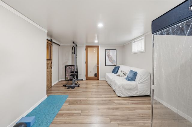 260 E Merritt Avenue, Tulare, CA 93274