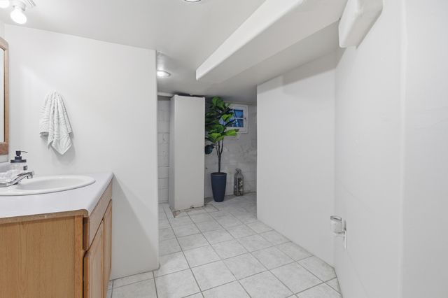 260 E Merritt Avenue, Tulare, CA 93274