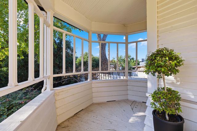 260 E Merritt Avenue, Tulare, CA 93274