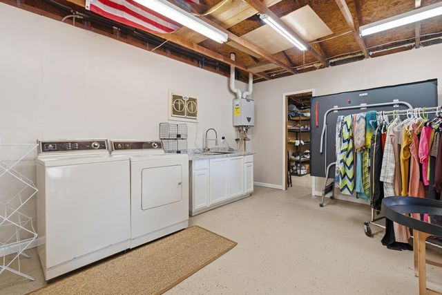 260 E Merritt Avenue, Tulare, CA 93274