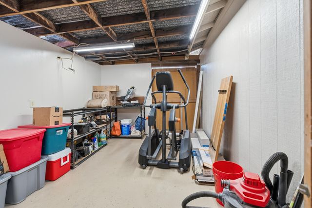 260 E Merritt Avenue, Tulare, CA 93274