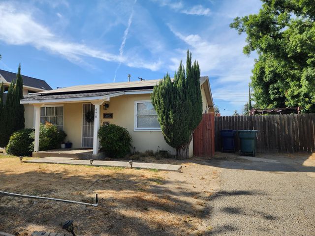 260 E Merritt Avenue, Tulare, CA 93274