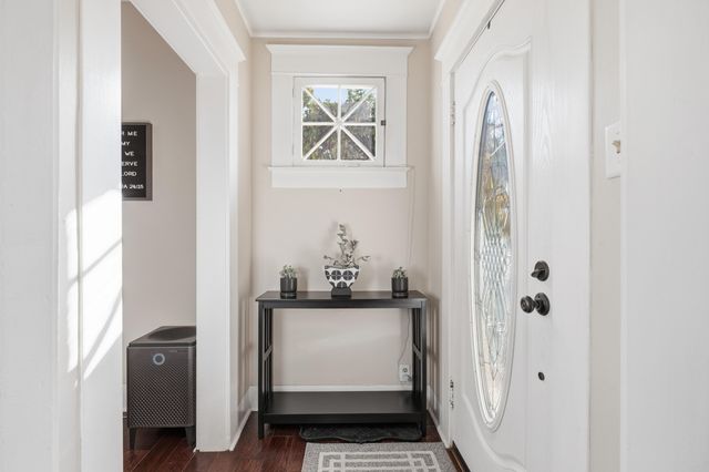 260 E Merritt Avenue, Tulare, CA 93274