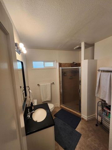 260 E Merritt Avenue, Tulare, CA 93274