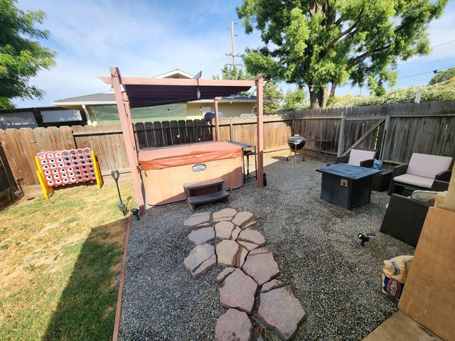 260 E Merritt Avenue, Tulare, CA 93274