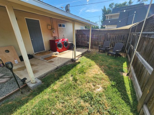 260 E Merritt Avenue, Tulare, CA 93274